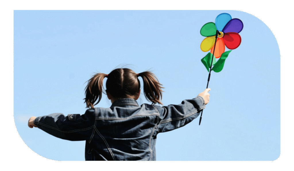 Niña con un juguete de viento